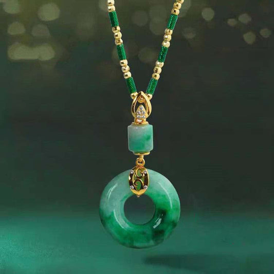 ✨Висулка от зелен нефрит