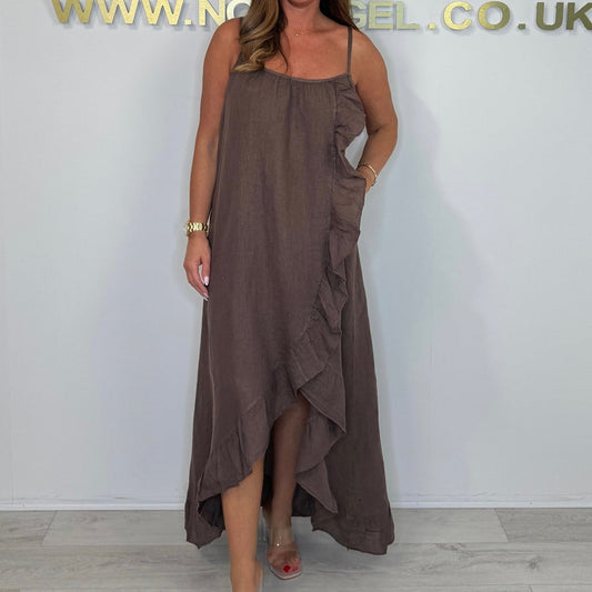 Дамска рокля със спагети каишка и асиметричен подгъв