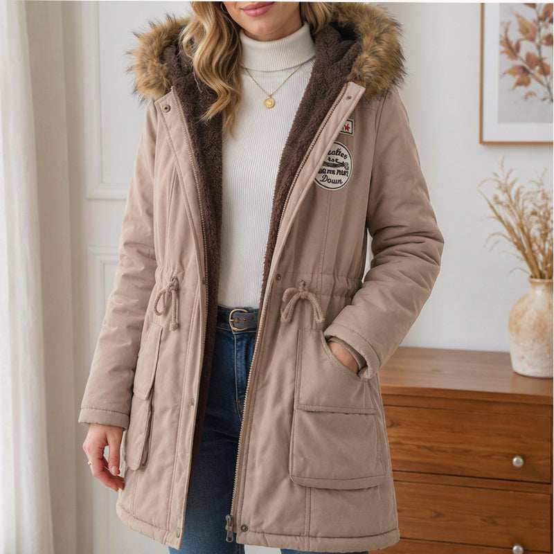 🧥 Koselig beskyttelse, god bevegelsesfrihet | Parka med hette og varmt fôr for damer