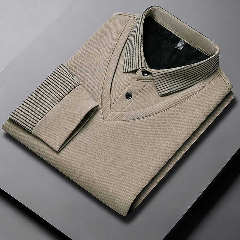 Langermet genser for menn med todelt look