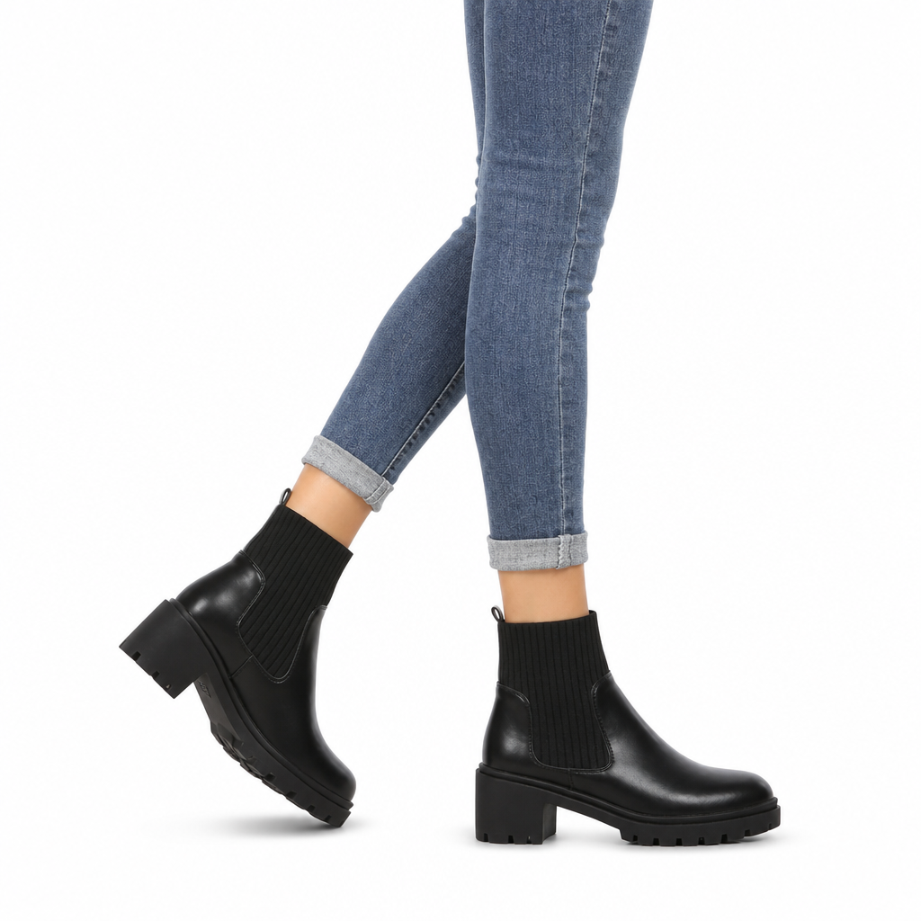 Avslappede lavhælte kvinneboots - firkantet tå, chunky hæl, sokk-ankelboots