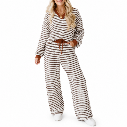 Damenes stripete avslappede loungewear-sett: Langermet V-hals topp og vidbeinte bukser, to-delt avslappet passformsett